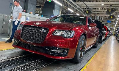 The Final Chrysler 300C Rolls Off The Assembly Line - autojosh