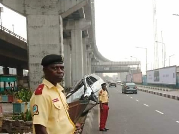 LASTMA Rescue A Drunk Driver Who Rammed Into A Road Median At Marina, Lagos - autojosh 