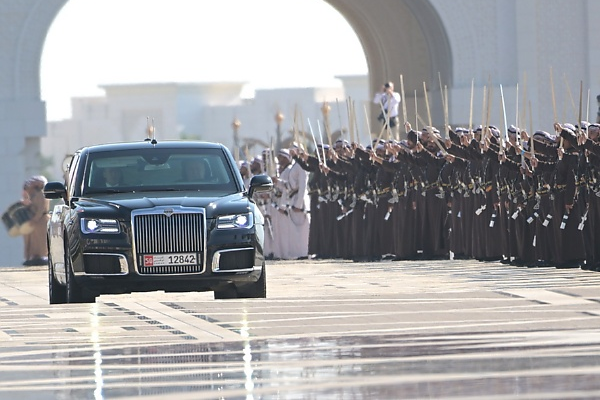 Vladimir Putin's Armored Aurus Limo Rolls Into UAE Palace In Style During His One-day Tour To Middle East - autojosh 