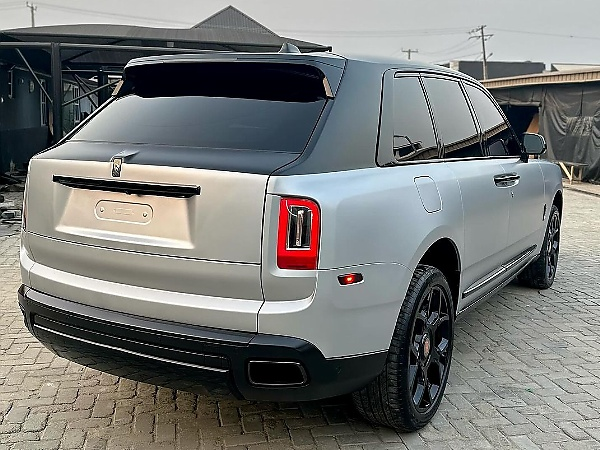 Today's Photos : Khaz Customs Gives Rolls-Royce Cullinan SUV A Stunning Two-tone Color Wrap - autojosh 