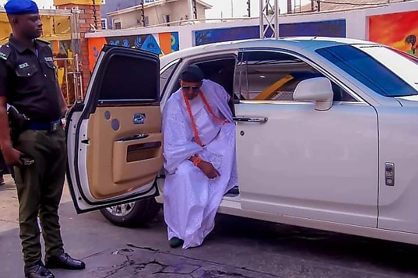 Today's Photo : Oniba Of Iba Alighting From His Latest Toy, A Rolls-Royce Ghost - autojosh