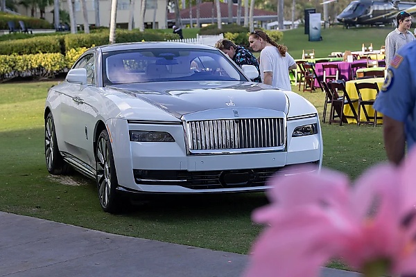Electric Rolls-Royce Spectre Sells For $1.4 Million At Charity Auction — Three Times Its Base Price - autojosh 