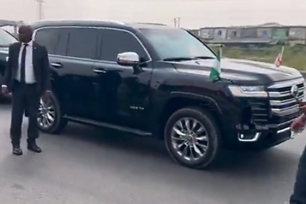 Moment Sanwo-Olu Stopped His Convoy To Arrest Okada Riders, Soldier For Plying One-way [VIDEOS] - autojosh 