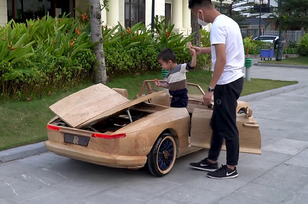 Meet The ‘Father Of The Year’ Who Builds Replica Of Famous Cars Out Of Wood For His Son To Drive - autojosh 