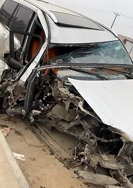 Mechanic On Joyride Crashes Nigerian Influencer Ife's Lexus GX 460 A Year After Purchase - autojosh 