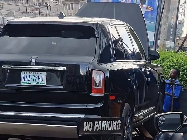 Rolls-Royce Cullinan Worth Over ₦700 Million Being Worked On By A Nigerian Roadside Mechanic - autojosh