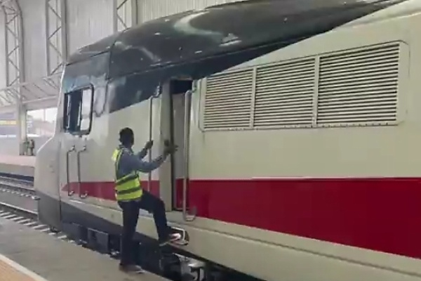 Ahead Of Feb 29th Launch, Sanwo-Olu Takes Part In Test-runs Of New Trains For The Red Line Rail - autojosh 