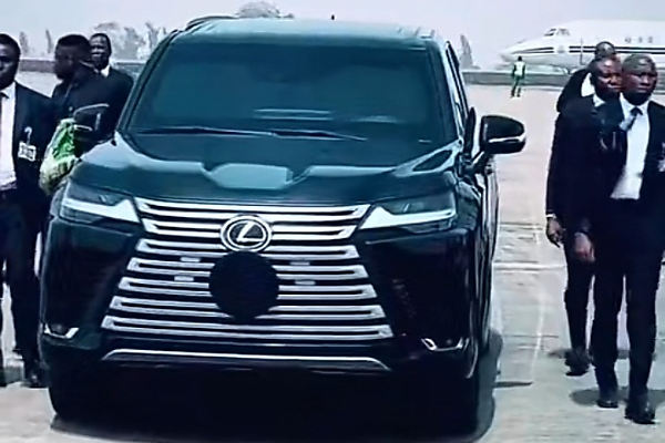 Moment Shettima Arrives For Induction Of Fighter Jets In Armored Lexus LX 600 Worth ₦300 Million - autojosh 