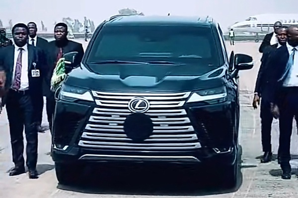 Moment Shettima Arrives For Induction Of Fighter Jets In Armored Lexus LX 600 Worth ₦300 Million - autojosh