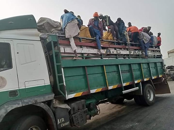 FRSC Boss Stopped His Convoy To Arrest Overloaded Truck With Goods And Passengers - autojosh 