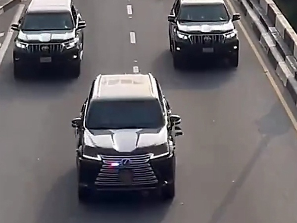 Tinubu's Convoy Spotted In Lagos Ahead Of Tomorrow's Presidential Launch On Lagos Red Line Rail - autojosh