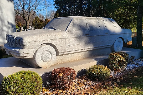 This Granite Tombstone Is The Final Resting Place Of A Teenage Who Had Been Promised A Mercedes - autojosh 