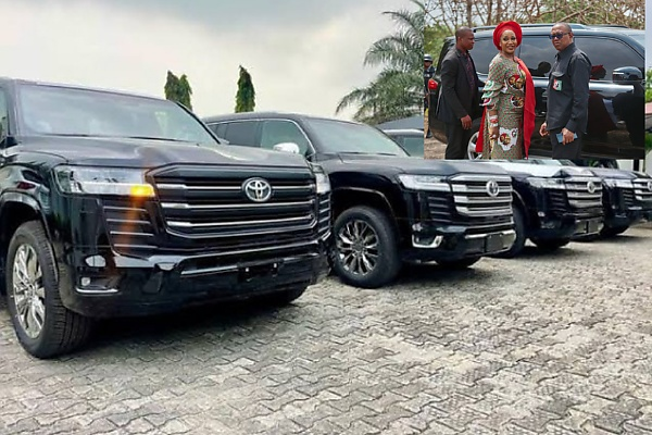 Peter Obi Under Fire For Condemning SUVs For Lawmakers But Bought 400 SUVs For Traditional Rulers As Governor - autojosh