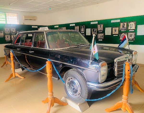 Video Tour Of Bullet-riddled Mercedes Limo In Which Murtala Muhammed Was Assassinated - autojosh 