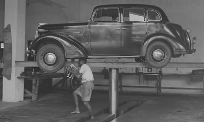 Today's Photo : Man Lubricating A 1938 Opel On A Hydraulic Lift At A Mechanic Workshop In Lagos - autojosh