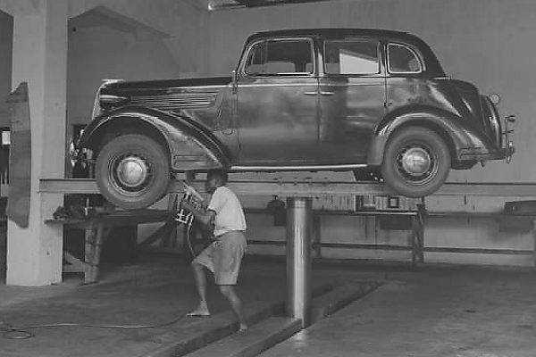 Today's Photo : Man Lubricating A 1938 Opel On A Hydraulic Lift At A Mechanic Workshop In Lagos - autojosh 