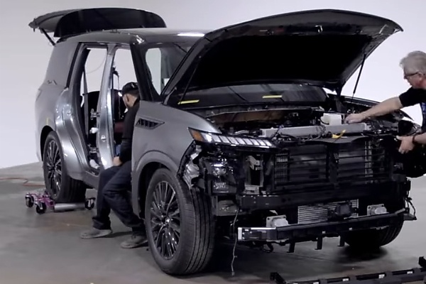 Watch : 2025 Infiniti QX80 SUV Disassembled Into Pieces To Get It Above 100-story Tower - autojosh 