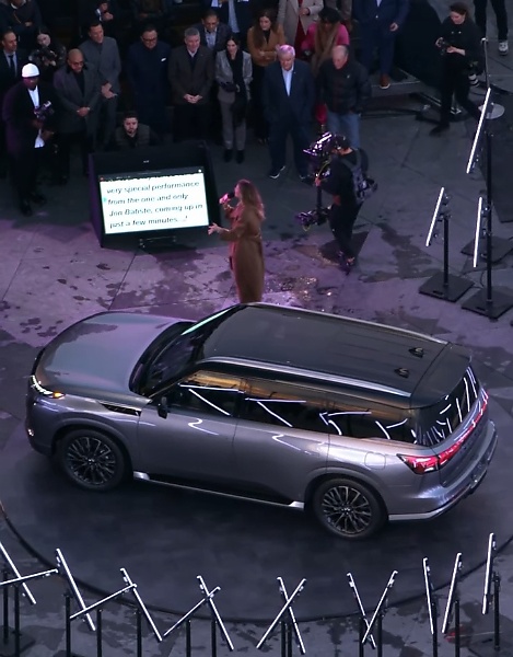 Watch : 2025 Infiniti QX80 SUV Disassembled Into Pieces To Get It Above 100-story Tower - autojosh 