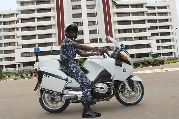 Armed Robber Arrested While Trying To Rob Plain Clothes Patrol Officers Of Their Patrol Bike - autojosh 