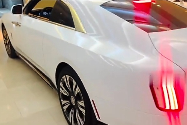 Davido Acquires A Brand New Rolls-Royce Spectre Electric Coupe Worth N900 Million - autojosh 