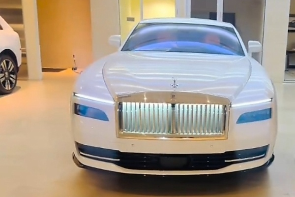 Davido Acquires A Brand New Rolls-Royce Spectre Electric Coupe Worth N900 Million - autojosh