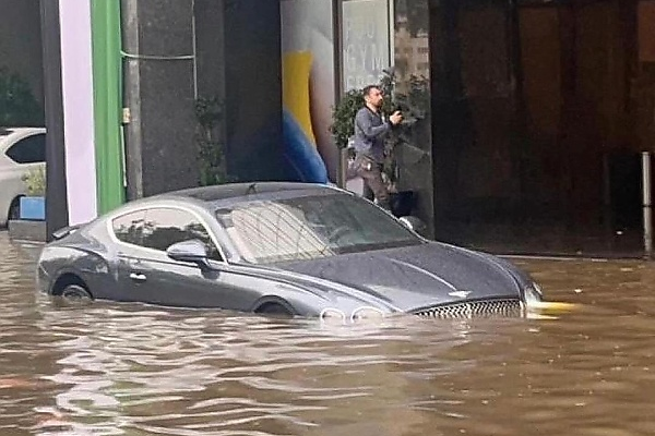 Photos : Massive Flood From A Year’s Worth Of Rainfall Drowns Thousands Of Cars In Dubai - autojosh 