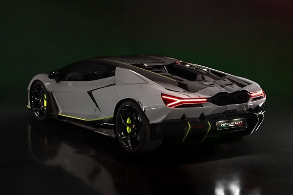 Fully Customized Revuelto Celebrates Lamborghini's First Arena Event - autojosh 