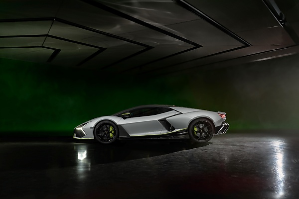 Fully Customized Revuelto Celebrates Lamborghini's First Arena Event - autojosh 