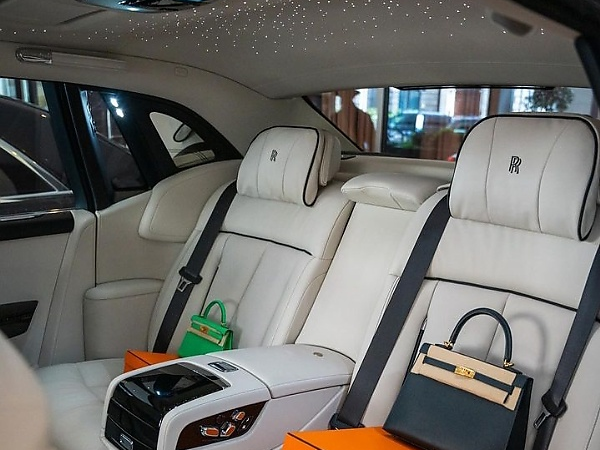 Nigerian Jeweller Malivelihood Gift Wife A Brand New Rolls-Royce Phantom 8 Worth N1 Billion - autojosh 