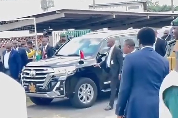 Moment President Tinubu Arrived For Eid Prayer In Armored Toyota Land Cruiser 300 Series - autojosh 