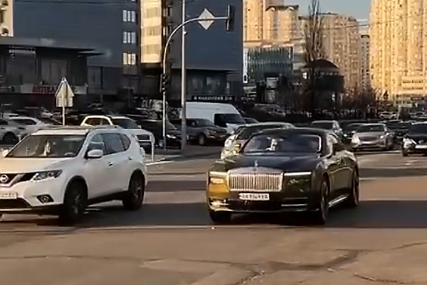 Amid Russia-Ukraine War, Ukrainian MP Vatsak Spotted In His Electric Rolls-Royce Spectre Worth $500,000 - autojosh 