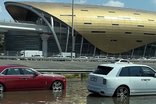 Today's Photos : Several Rolls-Royces Drowned In Dubai Flood - But Can They Be Fixed? - autojosh 