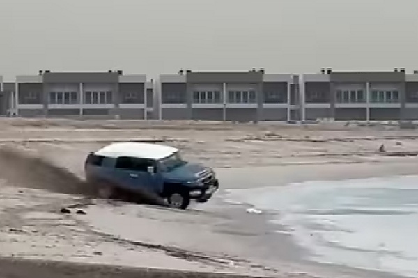 Driver Of A Toyota FJ Cruiser Launched Into The Air In Viral Beach Rollover In Kuwait - autojosh 