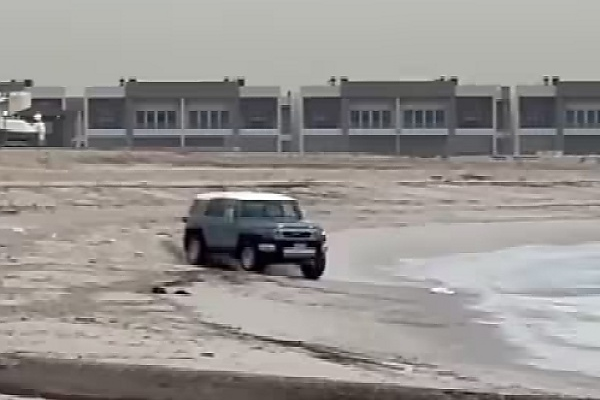 Driver Of A Toyota FJ Cruiser Launched Into The Air In Viral Beach Rollover In Kuwait - autojosh 