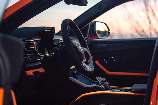 Lamborghini Urus SE (Plug-In-Hybrid) Breaks Cover With Refreshed Looks
