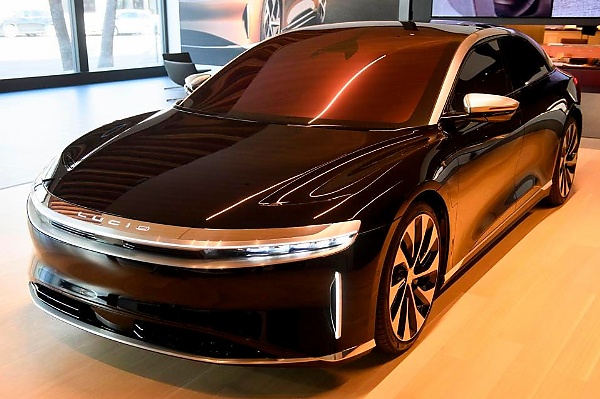 Actor Jigan Baba Oja Checks Out Lucid Air In U.S, Hopes To Buy The $70,000 Ultra-luxury Electric Sedan - autojosh 