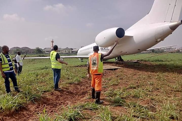 LASEMA Recovers Stuck Airplane From Mud, A Day After It Skidded Off The Runway (Photos) - autojosh 