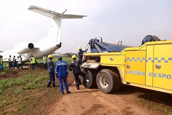 LASEMA Recovers Stuck Airplane From Mud, A Day After It Skidded Off The Runway (Photos) - autojosh 