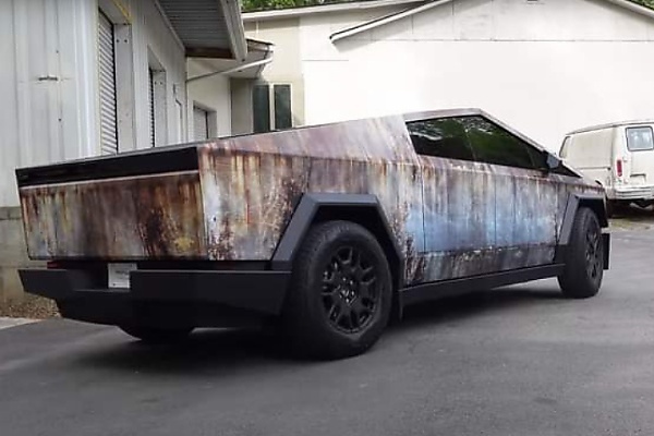 Rust Wrap : This Tesla Cybertruck Looks Like A Car That Has Been Abandoned In A Barn For A Decade - autojosh 
