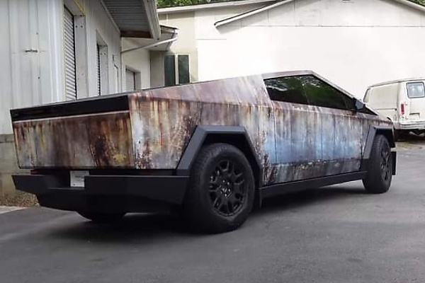 Rust Wrap : This Tesla Cybertruck Looks Like A Car That Has Been ...