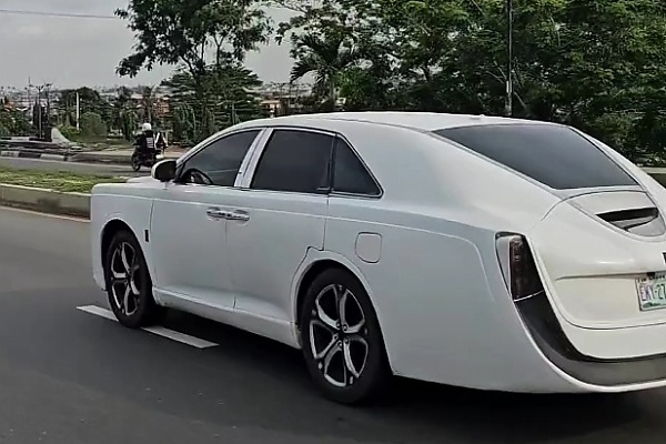 Toyota Venza Designed To Look Like $13M Rolls-Royce Spotted Cruising Majestically On The Nigerian Road - autojosh 