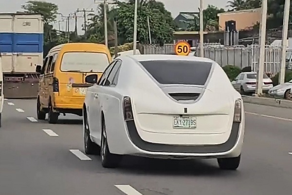 Toyota Venza Designed To Look Like $13M Rolls-Royce Spotted Cruising Majestically On The Nigerian Road - autojosh 