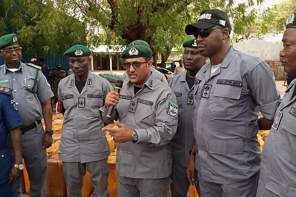 Customs Commends Officers For Rejecting N1.5 Million Bribe From Rail Track Vandals - autojosh