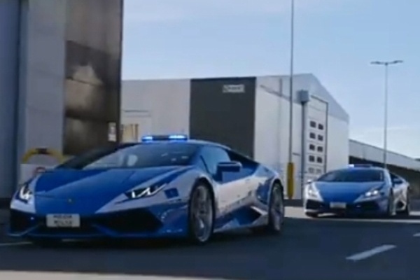 Italian Police Shows Off Its Lamborghini Cars Used For Urgent Medical Transport Of Kidney - autojosh 