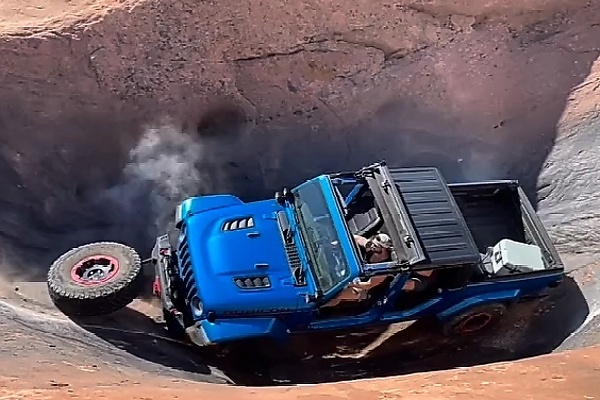Jeep Gladiator Driver Shears Off A Wheel While Tackling The Rocky Hell’s Revenge Trail - autojosh 