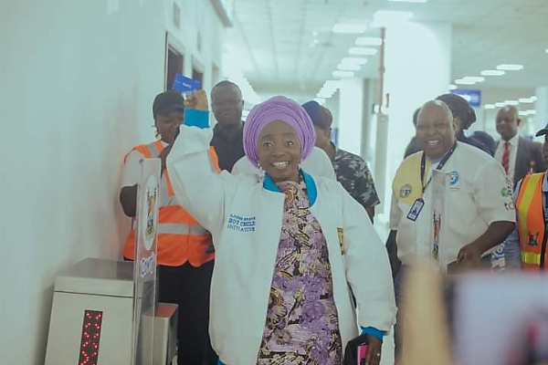 Lagos First Lady Took 230 Boys On Industrial Tour, Rode In Blue Line Train From Marina To Alaba Station - autojosh 