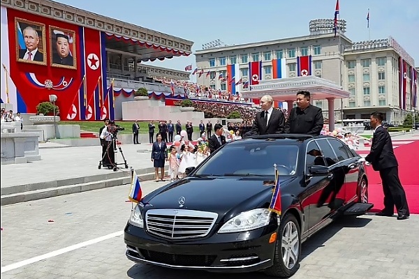 Photo News : Vladimir Putin Met With A Reception Fit For A King ...