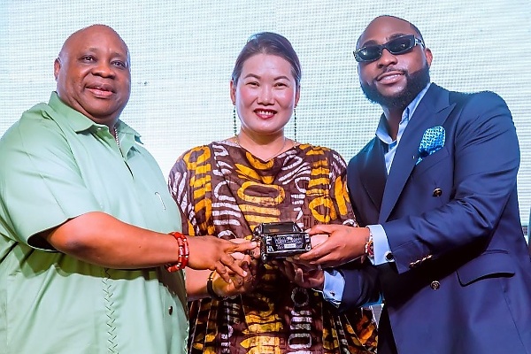 Davido Receives Brand New GAC GS8 SUV As Part Of Partnership Deal With CIG Motors - autojosh 