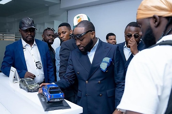 Davido Receives Brand New GAC GS8 SUV As Part Of Partnership Deal With CIG Motors - autojosh