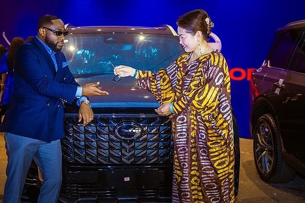 Moment Davido Gifted Ubi Franklin ₦68M GAC GS8 He Received From CIG Motors As Brand Ambassador - autojosh 